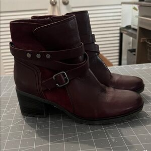 Naturalizer Women's Burgundy Ankle Boots